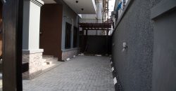 Tastefully finished Fully detached 4 rooms duplex (3 bedrooms upstairs) and I (bq)
